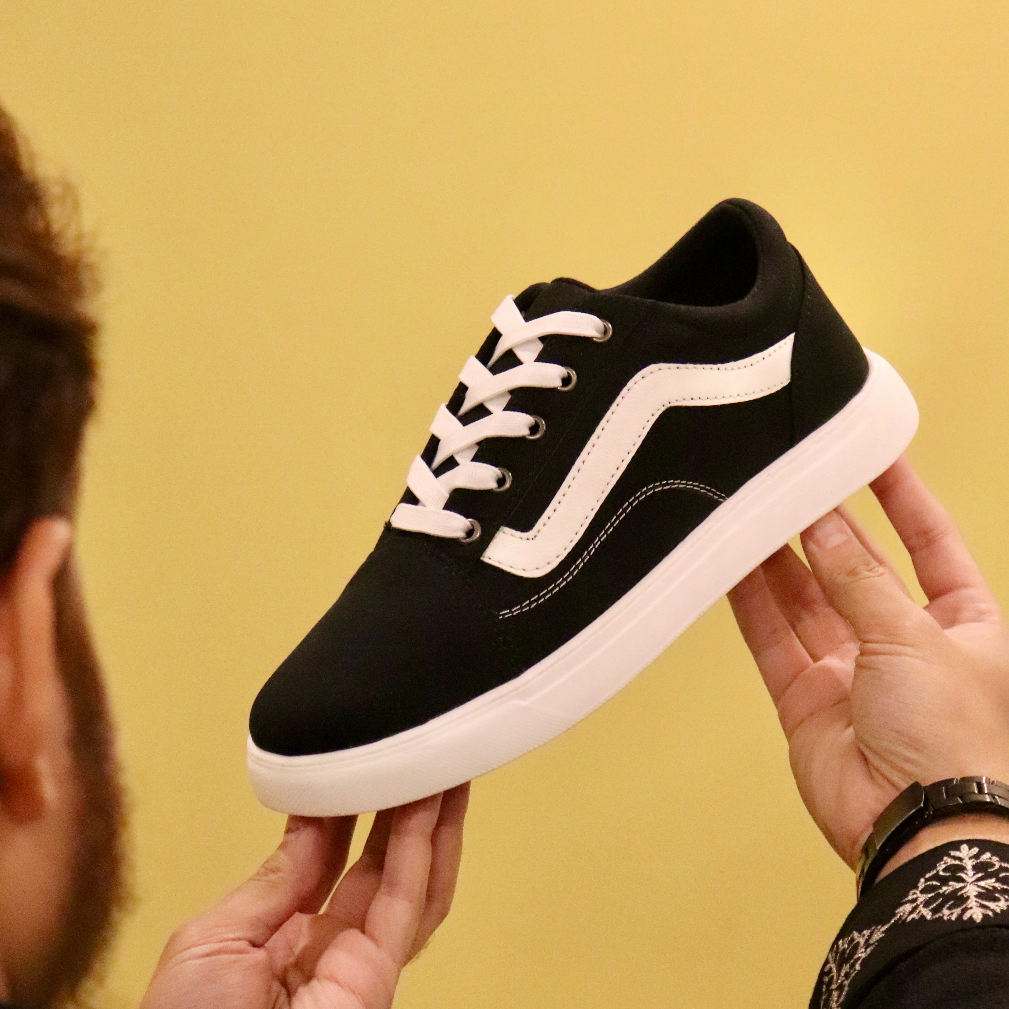 Esrakz Converse